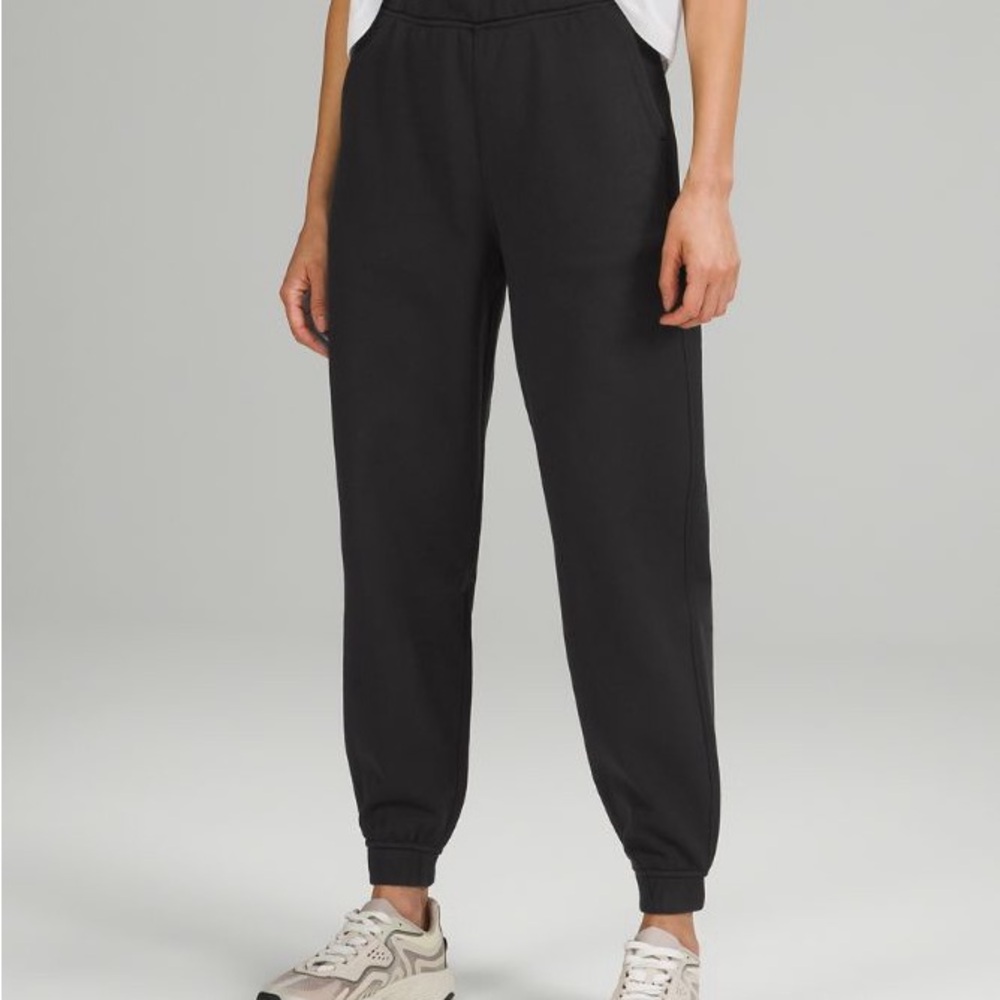 Lululemon Relaxed High-Rise Jogger